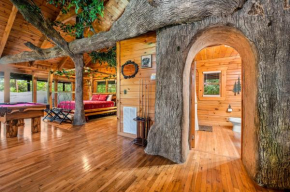 Gatlinburg Enchanted Treehouse by Stony Brook Cabins